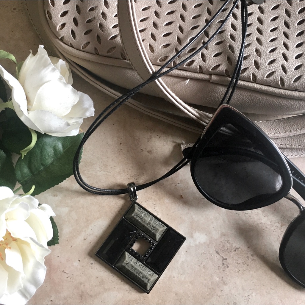 Lia Sophia Choker